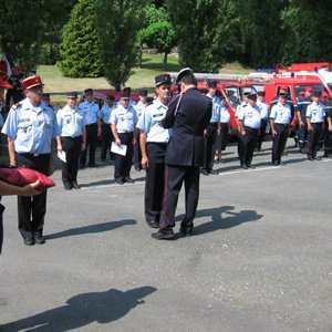 Médailles - Pour leurs vingt années de service, le médecin commandant Alain De Burosse et le caporal-chef Pascal Croizé se sont vus remetrre une médaille.