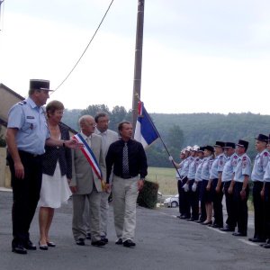 Passage en Revue - Le Capitaine Thierry Laguionie et les élus passent les troupes en revue.